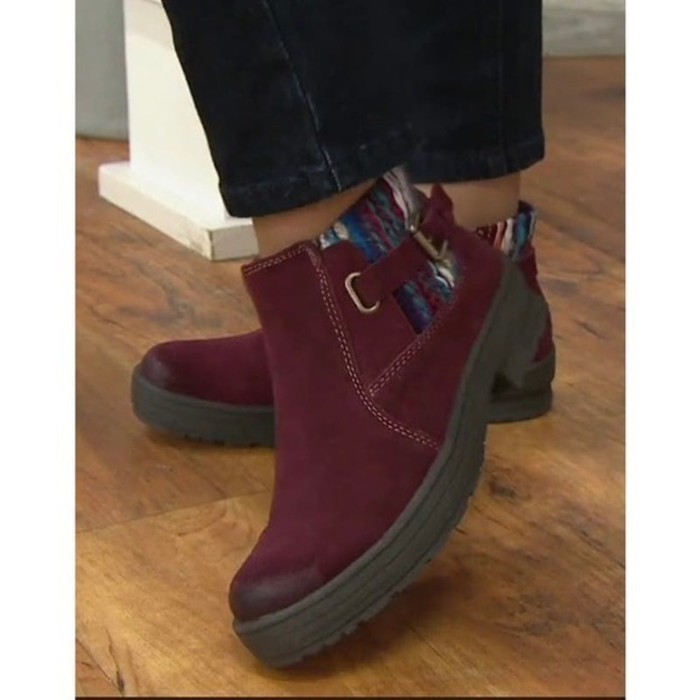 Earth Origins Merlot burgundy Suede Sweater Ankle zip Booties Women’s Size 9